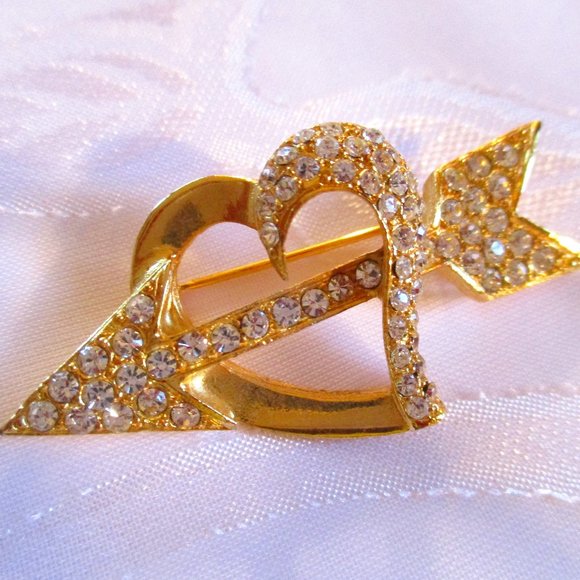 GOLD CRYSTAL RHINESTONE HEART/ARROW  BROOCH - Picture 1 of 7